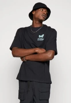 YOURTURN Chest Tee Unisex - T-Shirt Print - 802 - Black 9 YOURTURN Chest Tee Unisex - T-Shirt Print - 802 - Black -YOURTURN Winkel 0df043f7336d4498b652bc179d5ab6ee