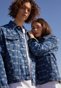 YOURTURN Wincent Weiss Unisex - Spijkerjas - Blue Denim 10 YOURTURN Wincent Weiss Unisex - Spijkerjas - Blue Denim -YOURTURN Winkel 2faddb5b7cd94ab289accdf12a466db0