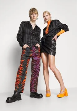 YOURTURN Festive Unisex - Overhemd - Black 9 YOURTURN Festive Unisex - Overhemd - Black -YOURTURN Winkel 46aef2ab5be6497c873b85860e84630f