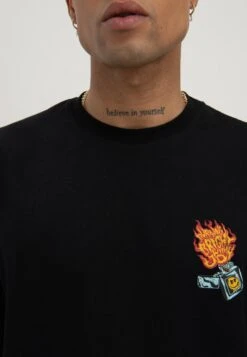 YOURTURN Unisex - T-Shirt Print - Black 9 YOURTURN Unisex - T-Shirt Print - Black -YOURTURN Winkel 488a4ea5397340049e6f257174820751