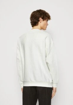 YOURTURN Tribal Embossed Unisex - Sweater - Off White 8 YOURTURN Tribal Embossed Unisex - Sweater - Off White -YOURTURN Winkel 54f48e8ff6e044598d77dcf49ea25a9b