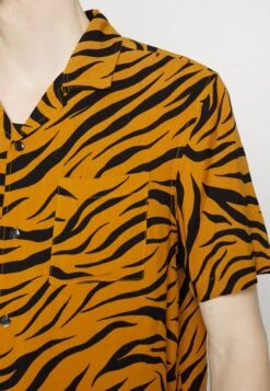 YOURTURN Genderless Resort- Overhemd - Black 11 YOURTURN Genderless Resort- Overhemd - Black -YOURTURN Winkel 5dde879b65a447d297925fb578b18a6a