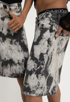 YOURTURN Unisex - Jeansshort - Black Denim 9 YOURTURN Unisex - Jeansshort - Black Denim -YOURTURN Winkel 6f57c0c64b7d40299b512707a370f88a