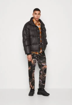 YOURTURN Winkel -YOURTURN Winkel 7c598d95f4a849d69be8551ac7d44c01