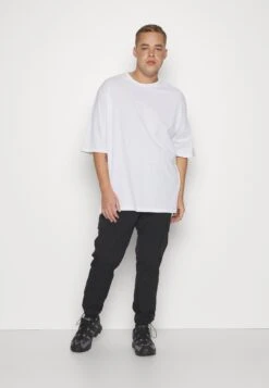 YOURTURN Unisex 3 Pack- T-Shirt Basic - White/Lilac/Black 18 YOURTURN Unisex 3 Pack- T-Shirt Basic - White/Lilac/Black -YOURTURN Winkel 7d9c4d03c4054ce098a931d778e37683