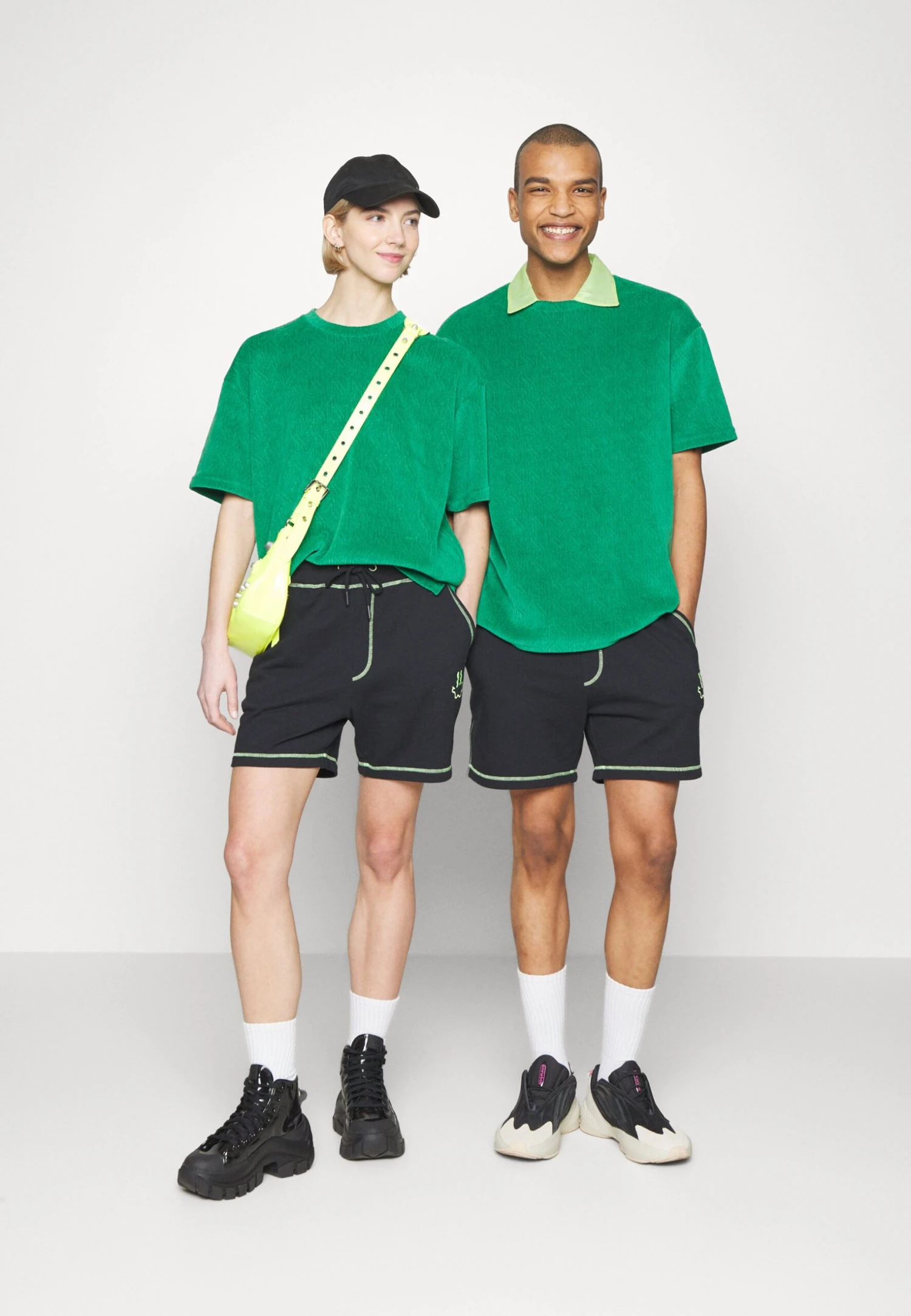 YOURTURN Unisex - T-Shirt Basic - Green 2 YOURTURN Unisex - T-Shirt Basic - Green - Afbeelding 2