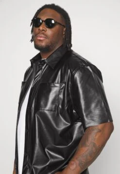 YOURTURN Unisex - Overhemd - Black 11 YOURTURN Unisex - Overhemd - Black -YOURTURN Winkel 84e77c9c19144d278d3f4d9264d850e7