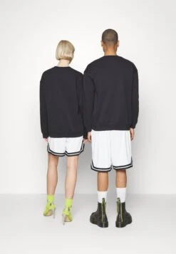 YOURTURN Care Bears Unisex - Sweater - Black 8 YOURTURN Care Bears Unisex - Sweater - Black -YOURTURN Winkel ad1423c1c9224e00a9e3a94492a41f76