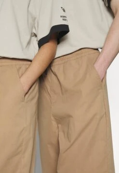 YOURTURN Genderless Parachute - Shorts - Brown -YOURTURN Winkel ad5b933259074bd2b8a2edc947805f80