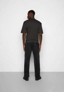 YOURTURN Unisex - Trainingsbroek - Black -YOURTURN Winkel b4ad6068df1f4c538a4520b01ec3793c