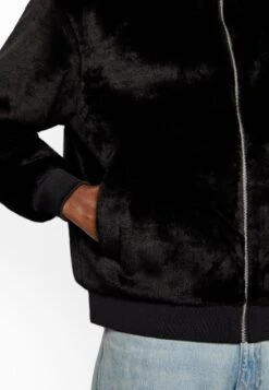 YOURTURN Winterjas - Black 11 YOURTURN Winterjas - Black -YOURTURN Winkel bd2c7c34dcc94e1bb50e04c04c1e2f8a