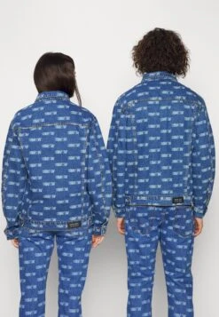 YOURTURN Wincent Weiss Unisex - Spijkerjas - Blue Denim 11 YOURTURN Wincent Weiss Unisex - Spijkerjas - Blue Denim -YOURTURN Winkel c630b7dfe58a4d7ca402fc41b2b71edb