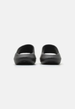 YOURTURN Badslippers - Black -YOURTURN Winkel cebbc0a753f84fd0b2195c736a213c43