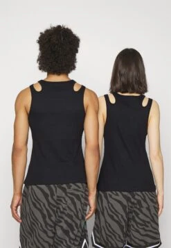 YOURTURN Unisex - Top - Black -YOURTURN Winkel d3ecaa56fb9d468299759176d703075b