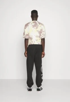 YOURTURN Unisex - Trainingsbroek - Black 8 YOURTURN Unisex - Trainingsbroek - Black -YOURTURN Winkel e21e4ad3808d48cbbd06bab5733e95ec