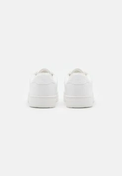 YOURTURN Sneakers Laag - White -YOURTURN Winkel e422fcb945e54679a768f4c471e3e98a