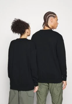 YOURTURN Crewneck With A Flower - Trui - Black 8 YOURTURN Crewneck With A Flower - Trui - Black -YOURTURN Winkel ec1468a3d6e24b2fb00c7214c47d1a3b