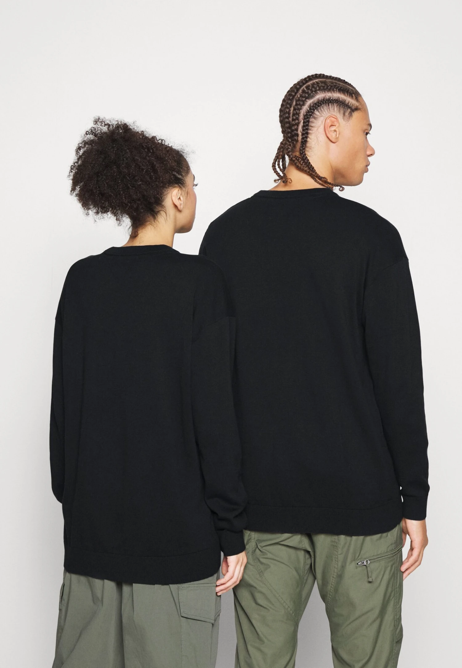 YOURTURN Crewneck With A Flower - Trui - Black 3 YOURTURN Crewneck With A Flower - Trui - Black - Afbeelding 3