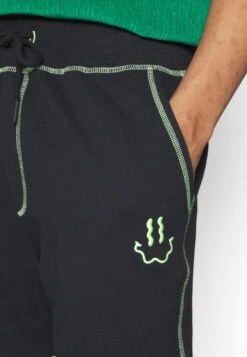 YOURTURN Unisex - Shorts - Black -YOURTURN Winkel f51afc93a69b4497aadd7606637d55f5