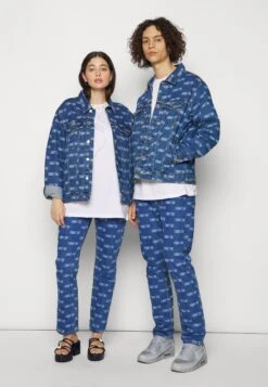 YOURTURN Wincent Weiss Unisex - Spijkerjas - Blue Denim 12 YOURTURN Wincent Weiss Unisex - Spijkerjas - Blue Denim -YOURTURN Winkel fb8c1e78353d4396b94ed4b713dcf76f